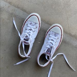 WHITE LOW TOP CONVERSE